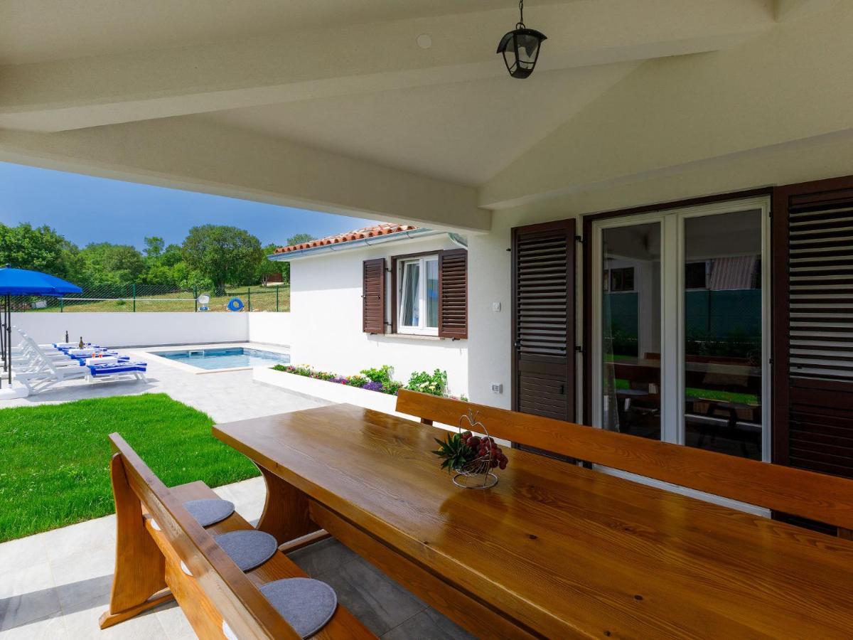 Holiday Home Casa Gverino By Interhome Plomin Eksteriør billede