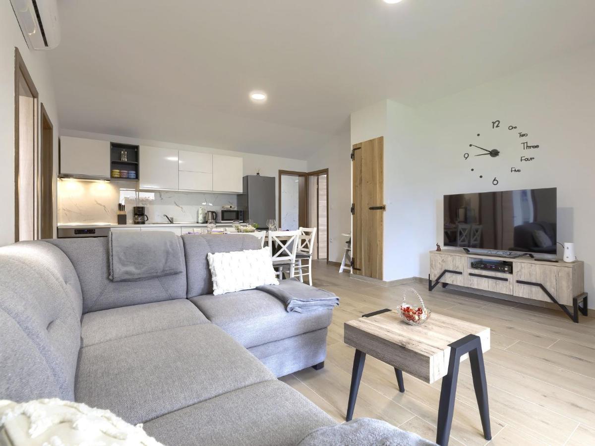 Holiday Home Casa Gverino By Interhome Plomin Eksteriør billede